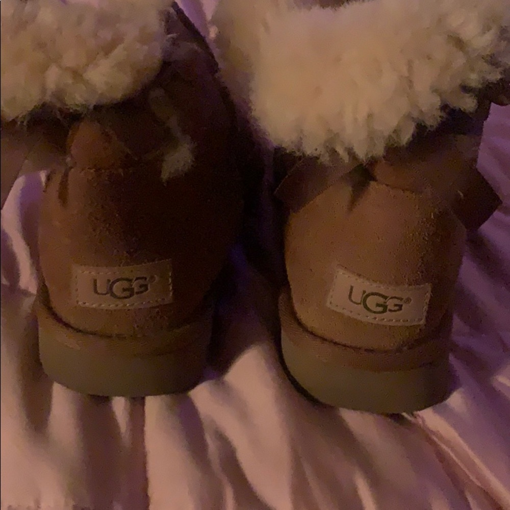 UGGS - Picture 4 of 5